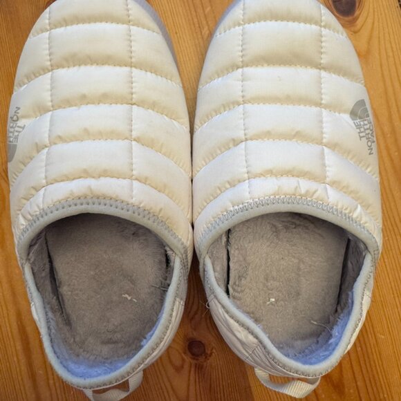 North Face Women’s THERMOBALL™ Traction Mules V Slippers - Picture 1 of 3